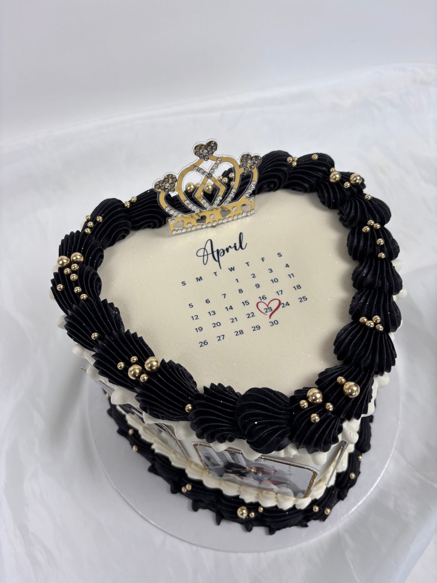 Photo heart cake