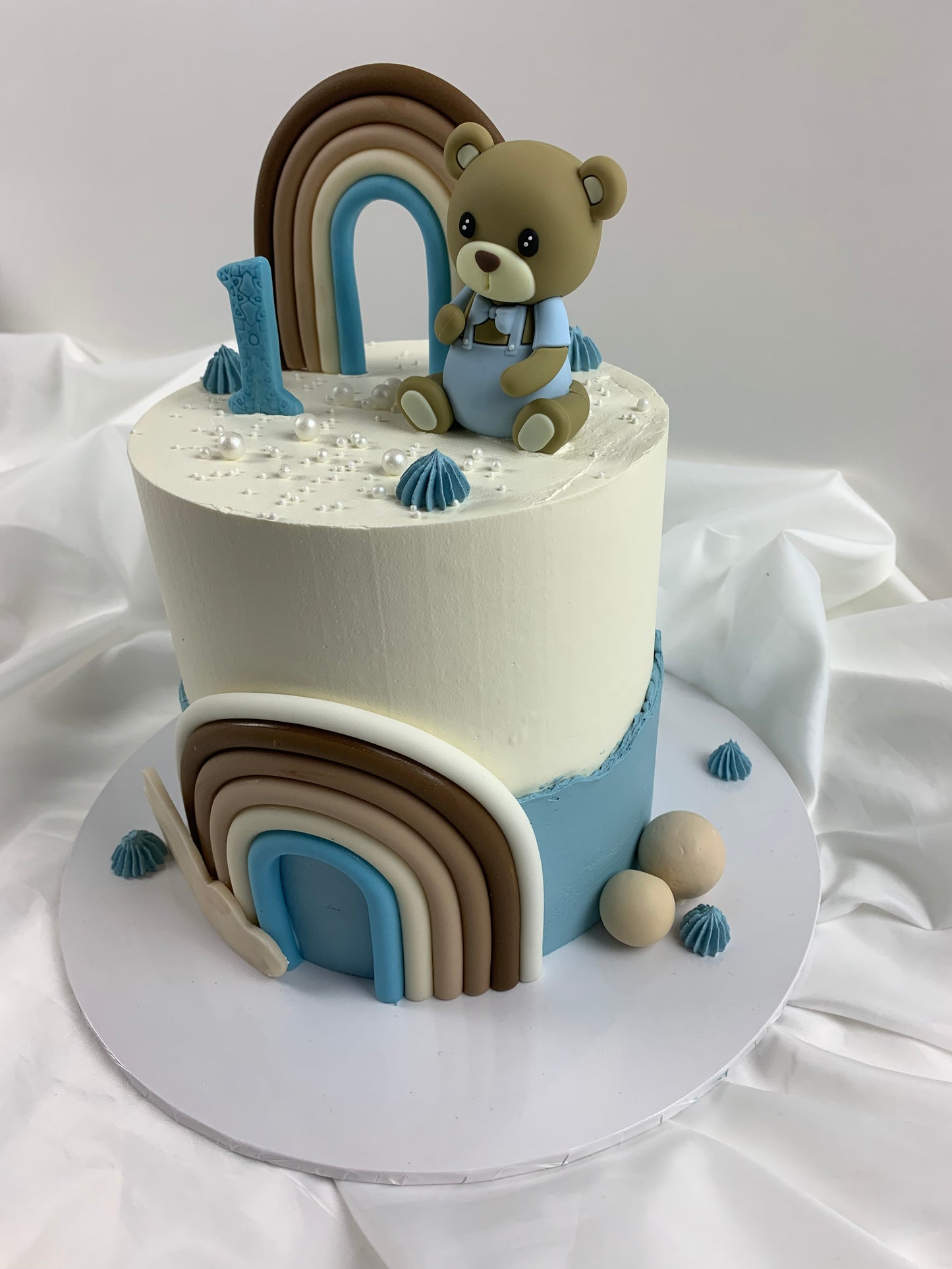 Bear and rainbow cake