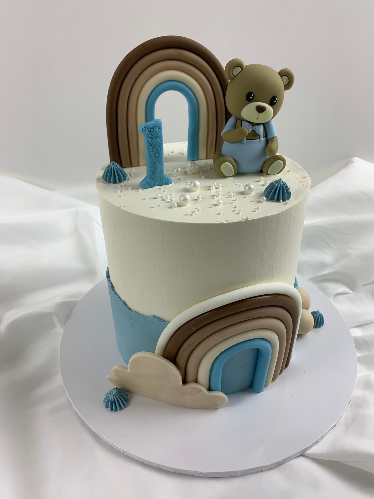 Bear and rainbow cake