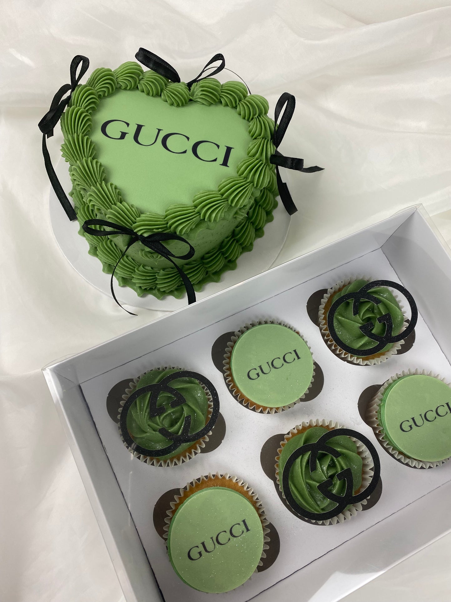 Designer Mini heart Cake (set)